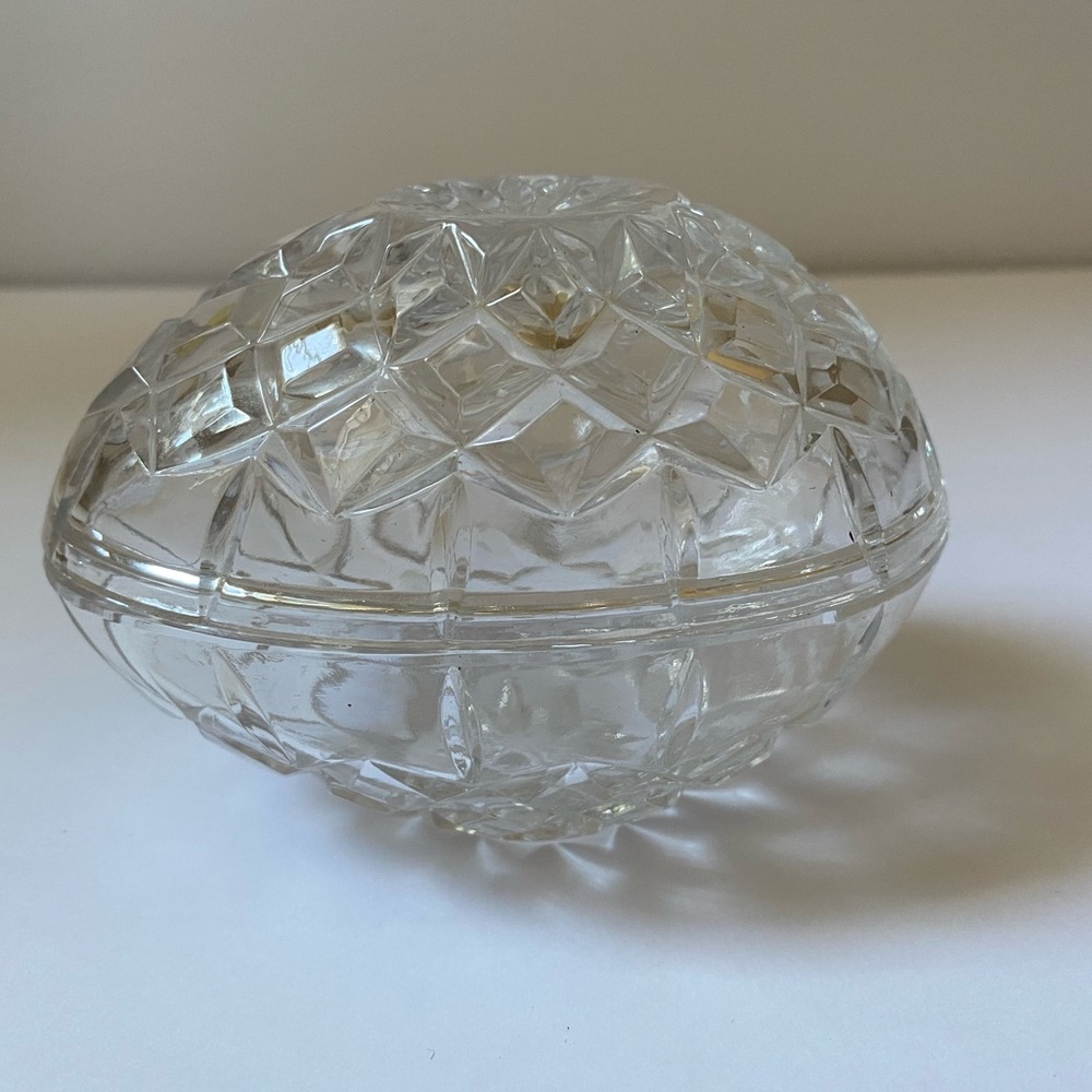 Glass crystal egg